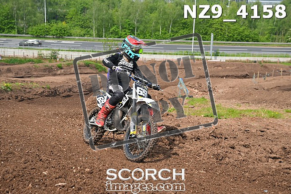 NZ9_4158