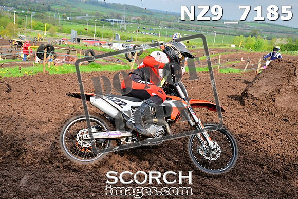 NZ9_7185