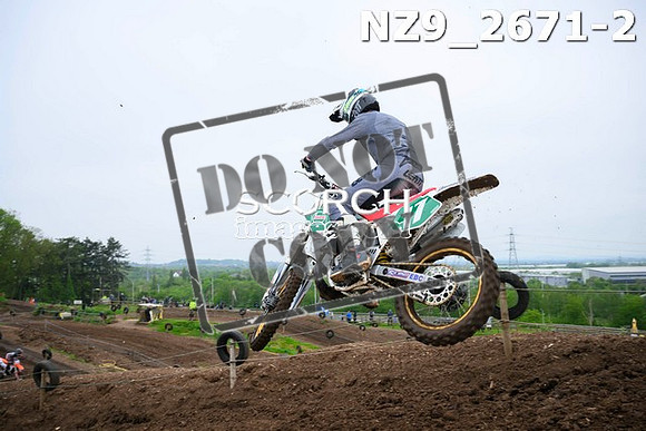 NZ9_2671-2