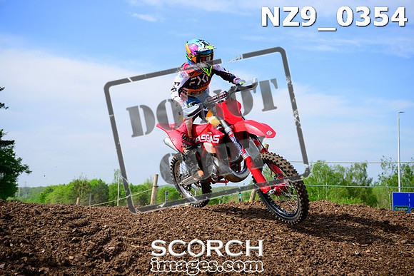 NZ9_0354