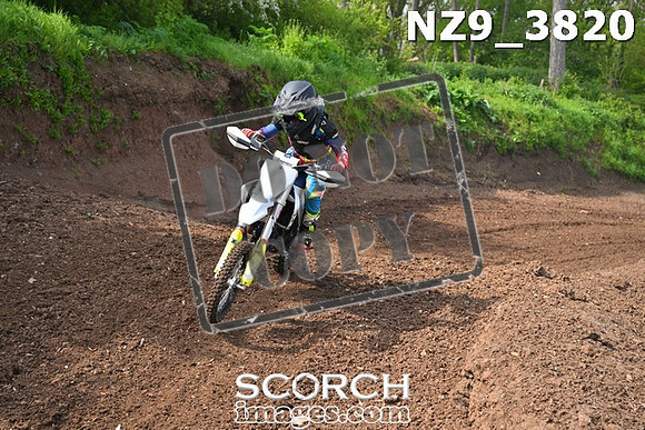 NZ9_3820