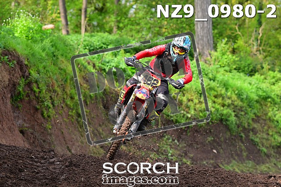 NZ9_0980-2