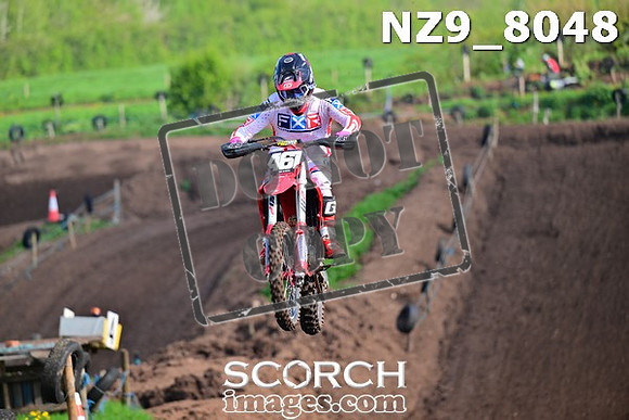NZ9_8048