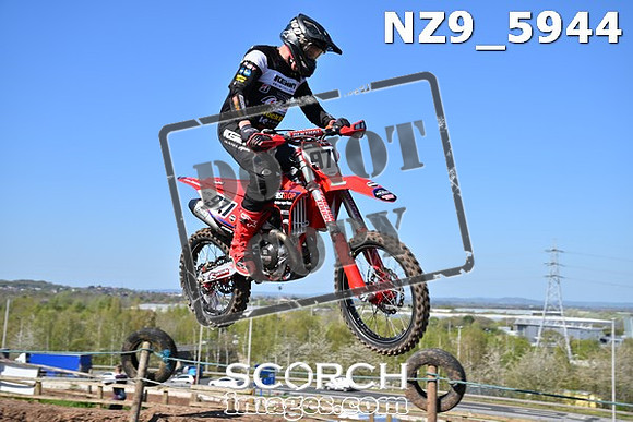 NZ9_5944