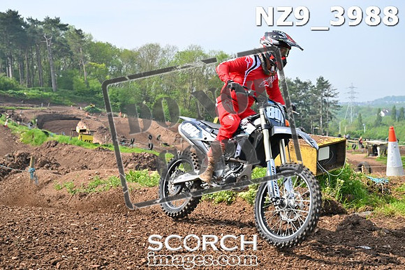NZ9_3988
