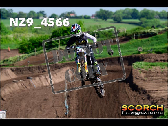 Experts-072
