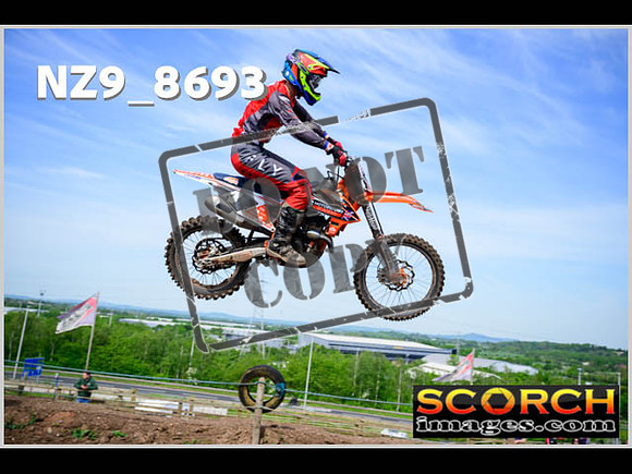 Experts-038