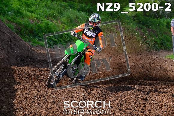 NZ9_5200-2