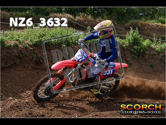 Experts-058