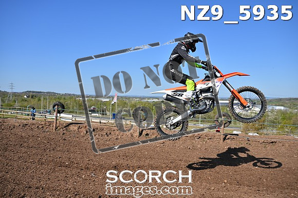 NZ9_5935
