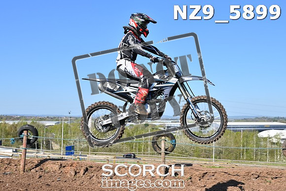 NZ9_5899