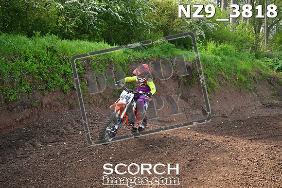 NZ9_3818