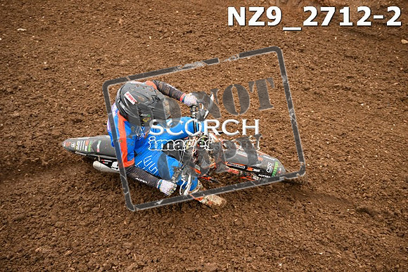 NZ9_2712-2