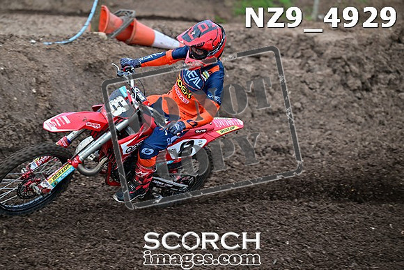 NZ9_4929