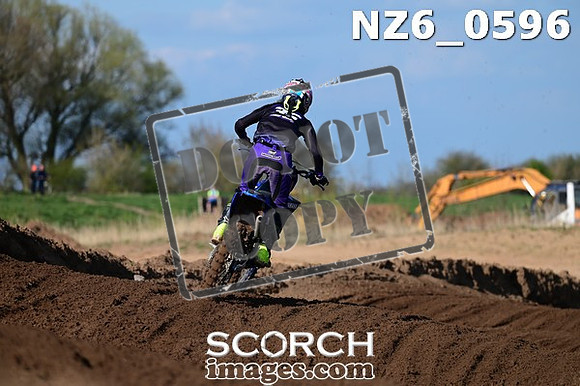 NZ6_0596