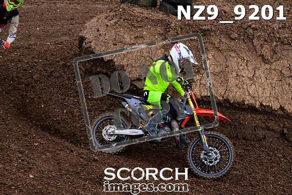 NZ9_9201