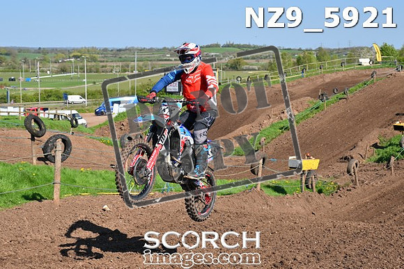 NZ9_5921
