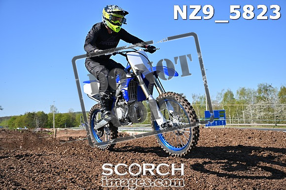 NZ9_5823