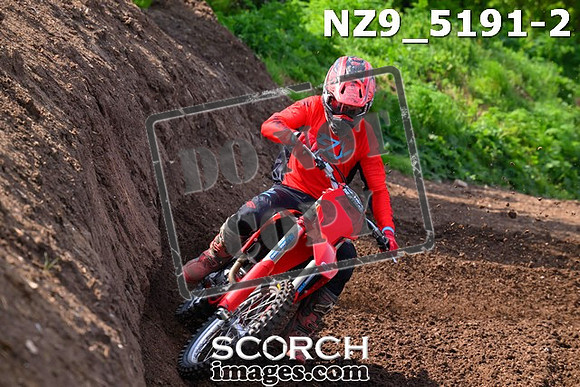 NZ9_5191-2