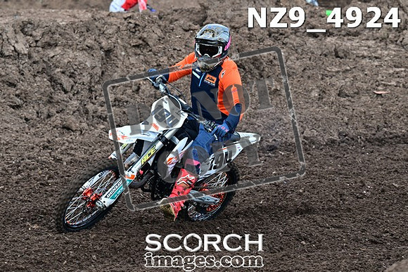 NZ9_4924