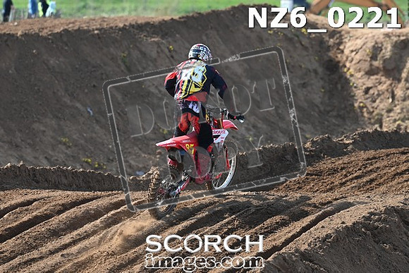 NZ6_0221