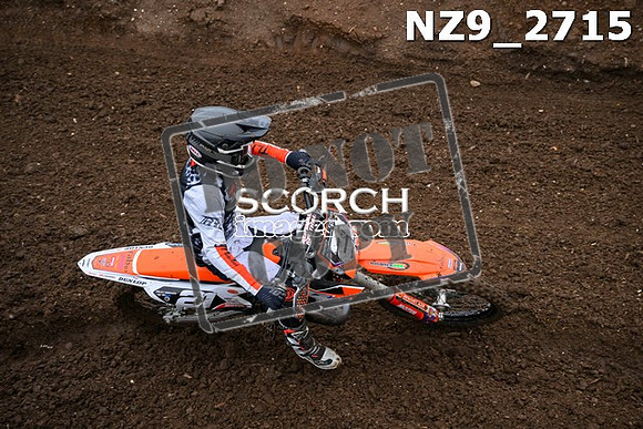 NZ9_2715