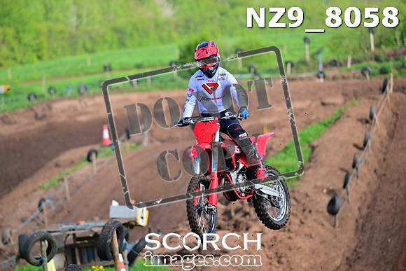 NZ9_8058