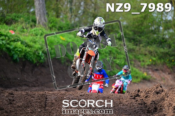 NZ9_7989
