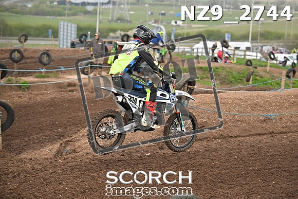 NZ9_2744
