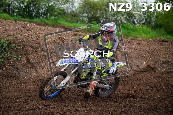 NZ9_3306