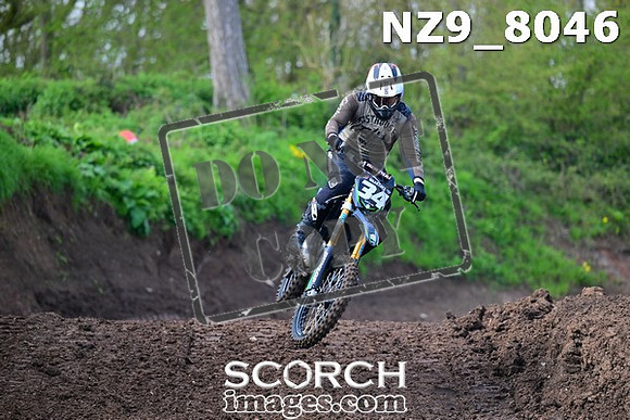 NZ9_8046