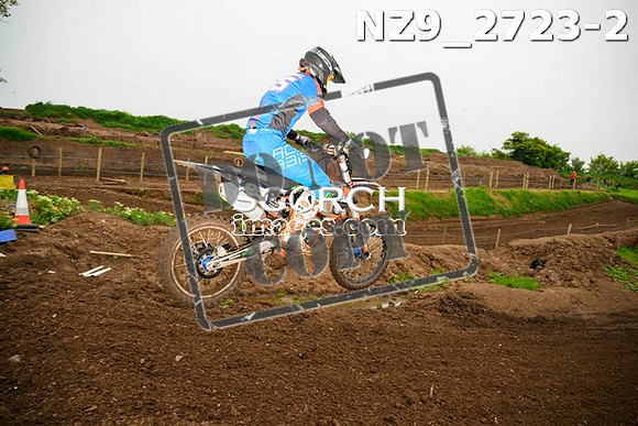 NZ9_2723-2