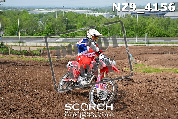 NZ9_4156