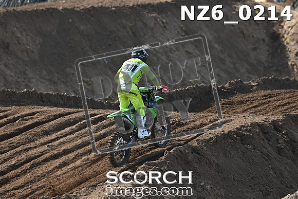 NZ6_0214