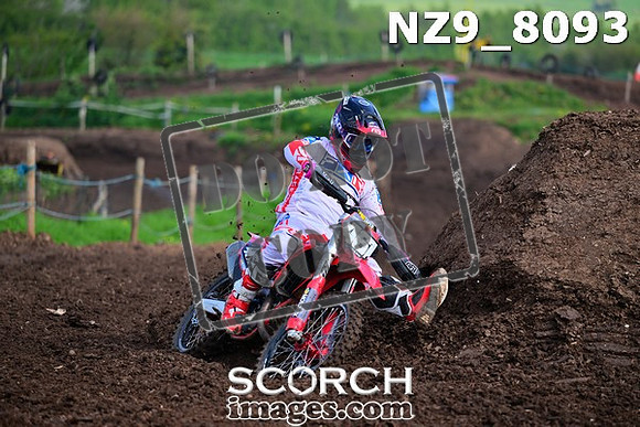 NZ9_8093