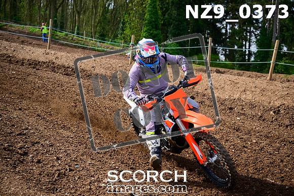 NZ9_0373