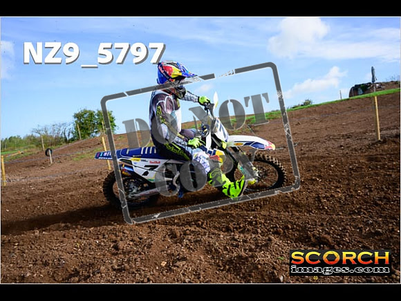 Experts-027