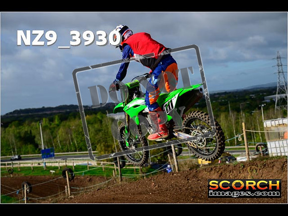 Experts-076