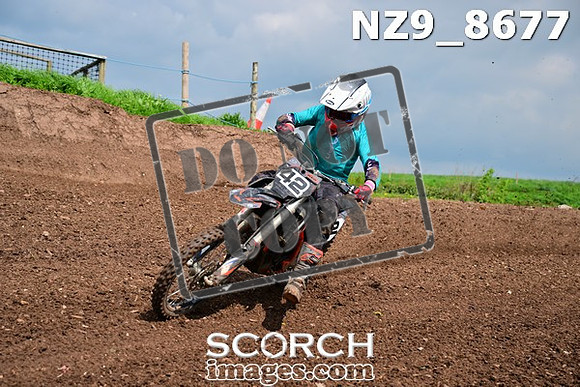 NZ9_8677