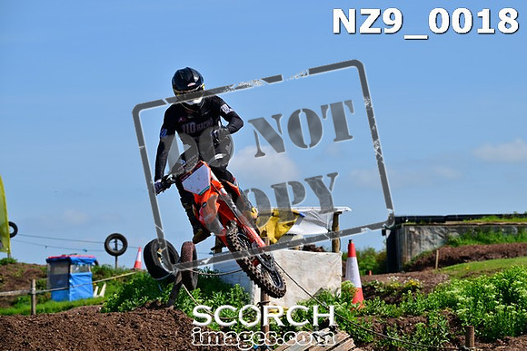 NZ9_0018