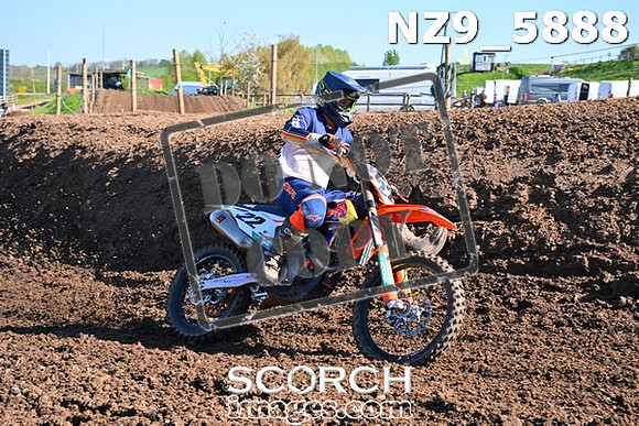 NZ9_5888