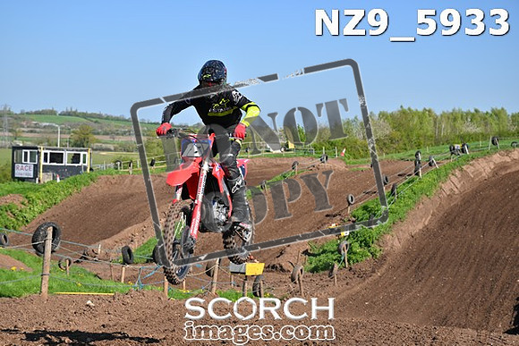 NZ9_5933