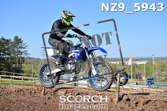 NZ9_5943