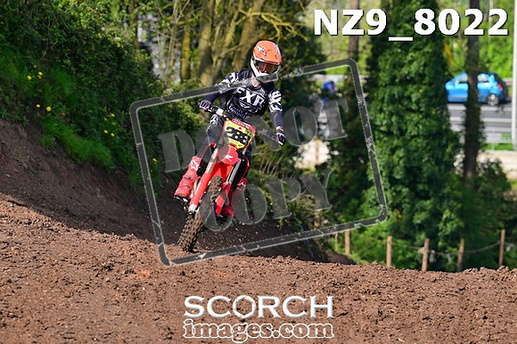 NZ9_8022