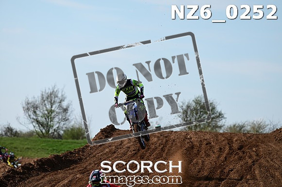 NZ6_0252