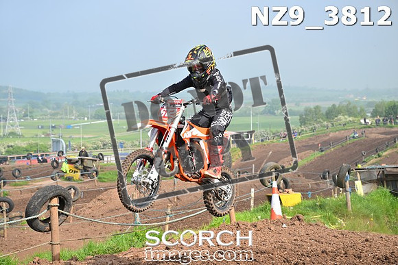 NZ9_3812
