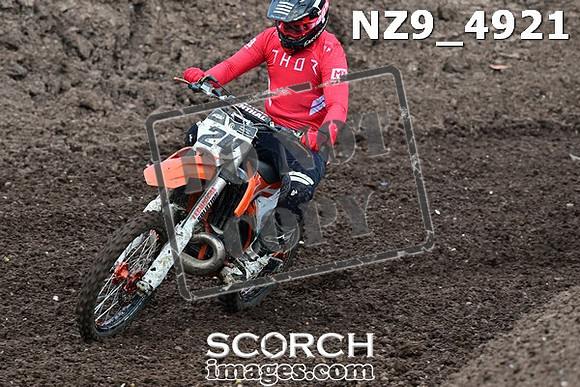 NZ9_4921