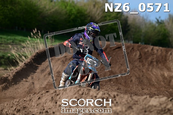 NZ6_0571
