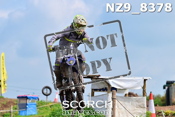 NZ9_8378