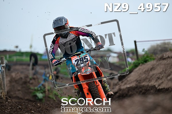 NZ9_4957